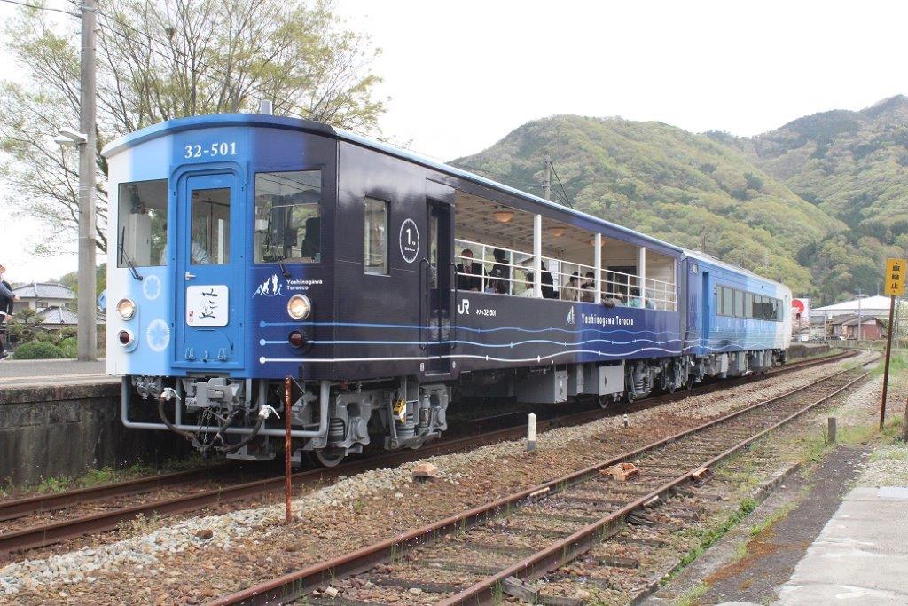 藍よしのがわトロッコ