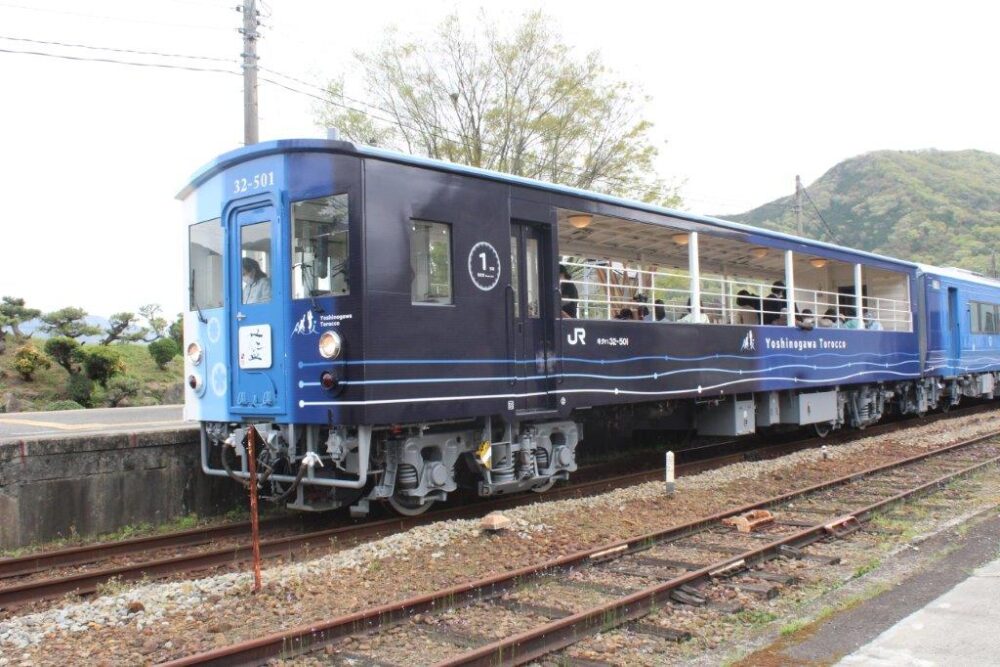 藍よしのがわトロッコ