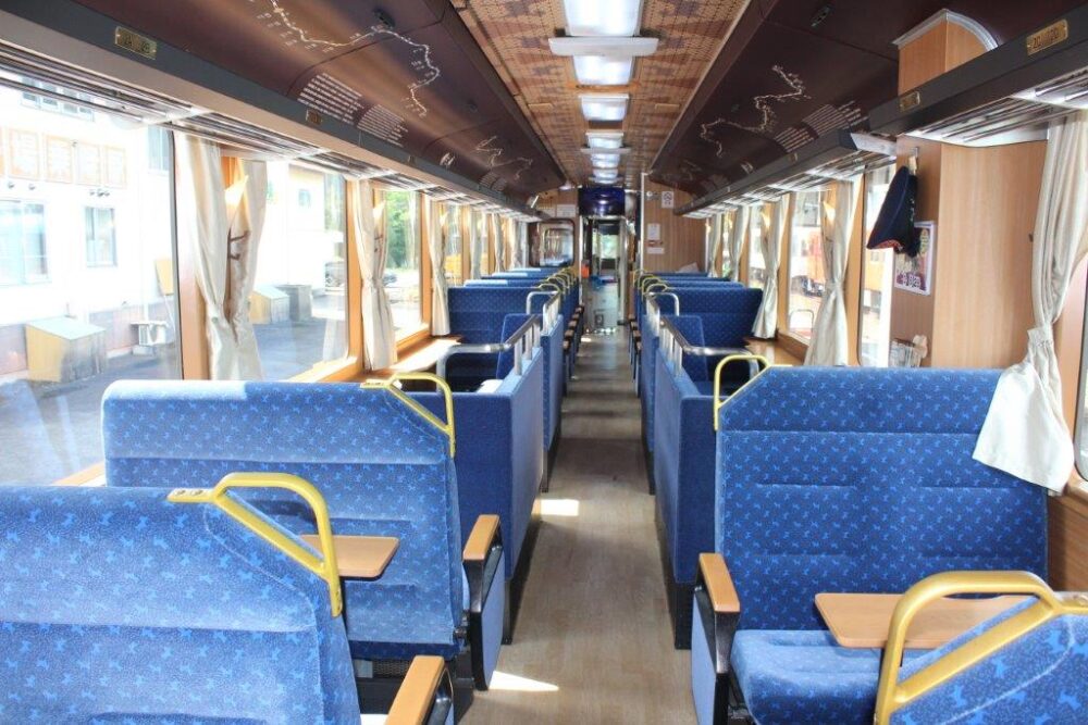 笑 EMI号車内