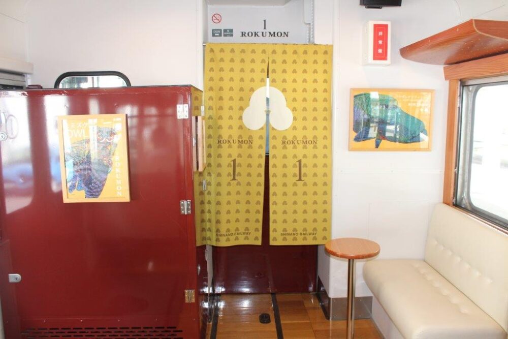 ろくもん号車内