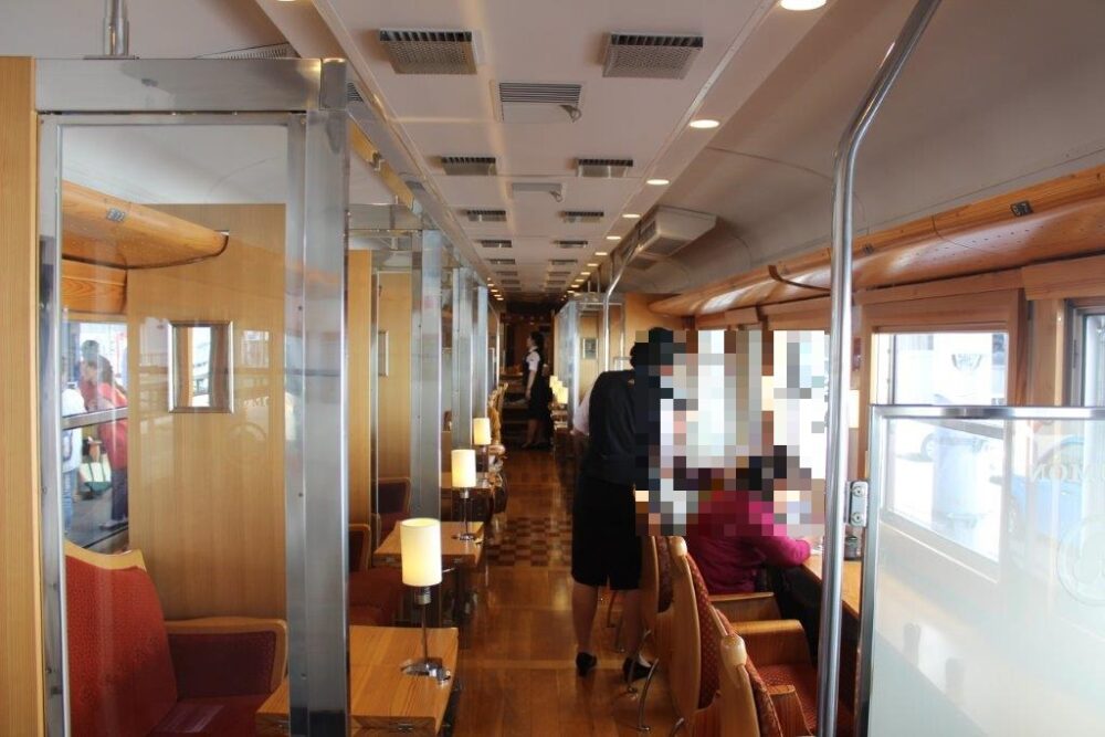 ろくもん号車内