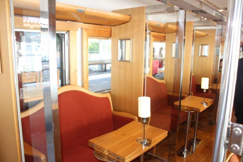 ろくもん号車内