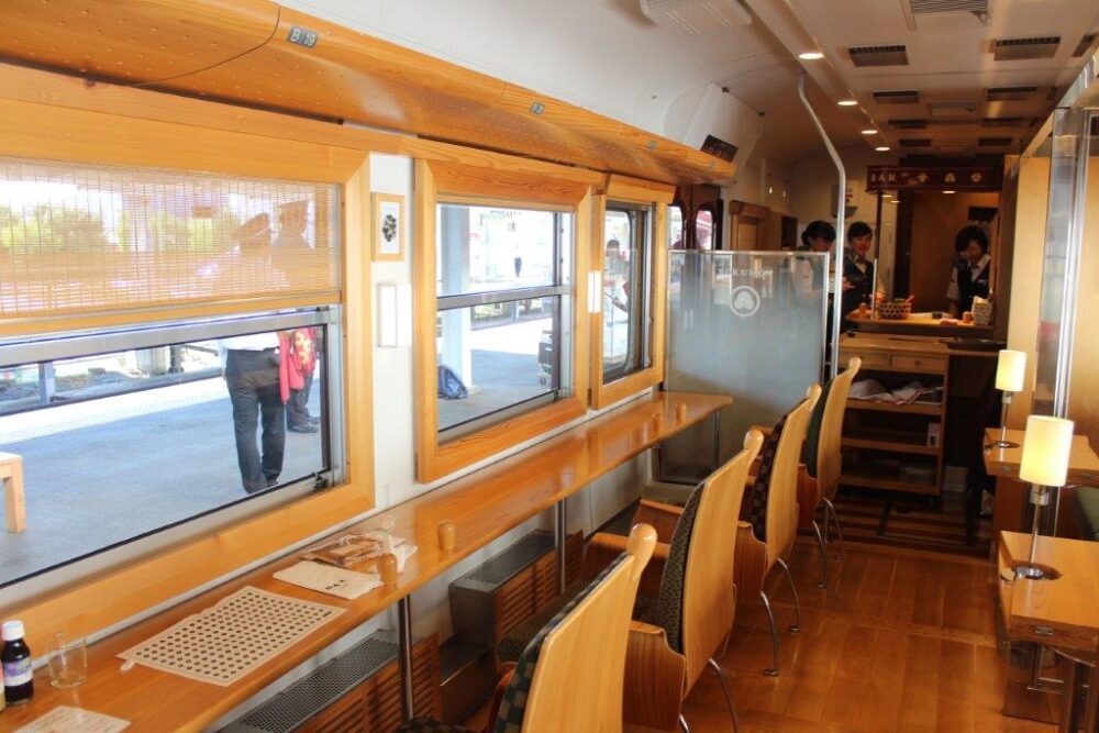 ろくもん号車内