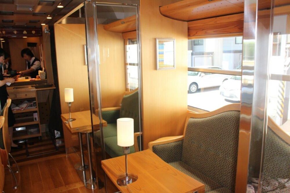 ろくもん号車内