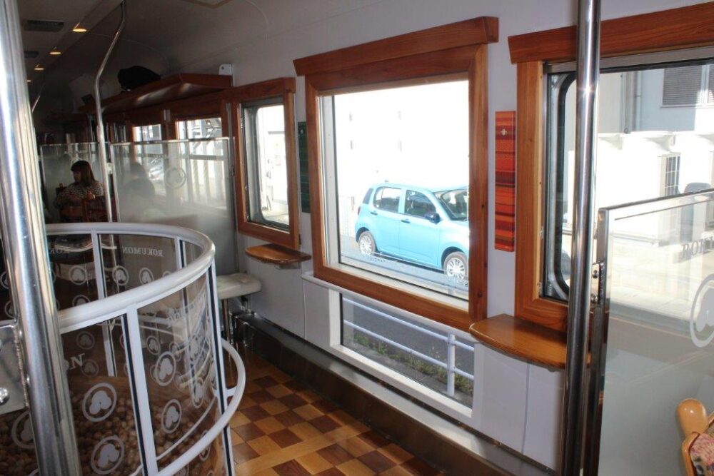 ろくもん号車内