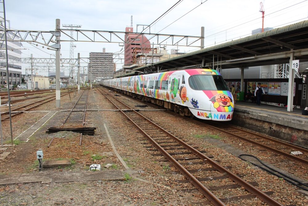 8000系アンパンマン列車