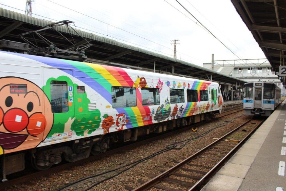 8000系アンパンマン列車