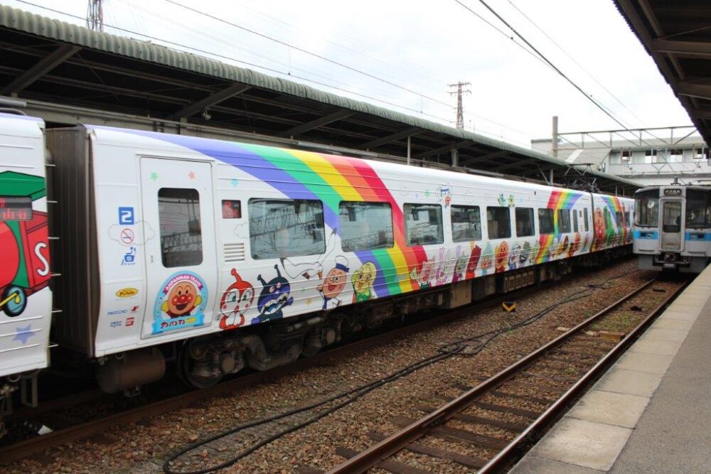 8000系アンパンマン列車