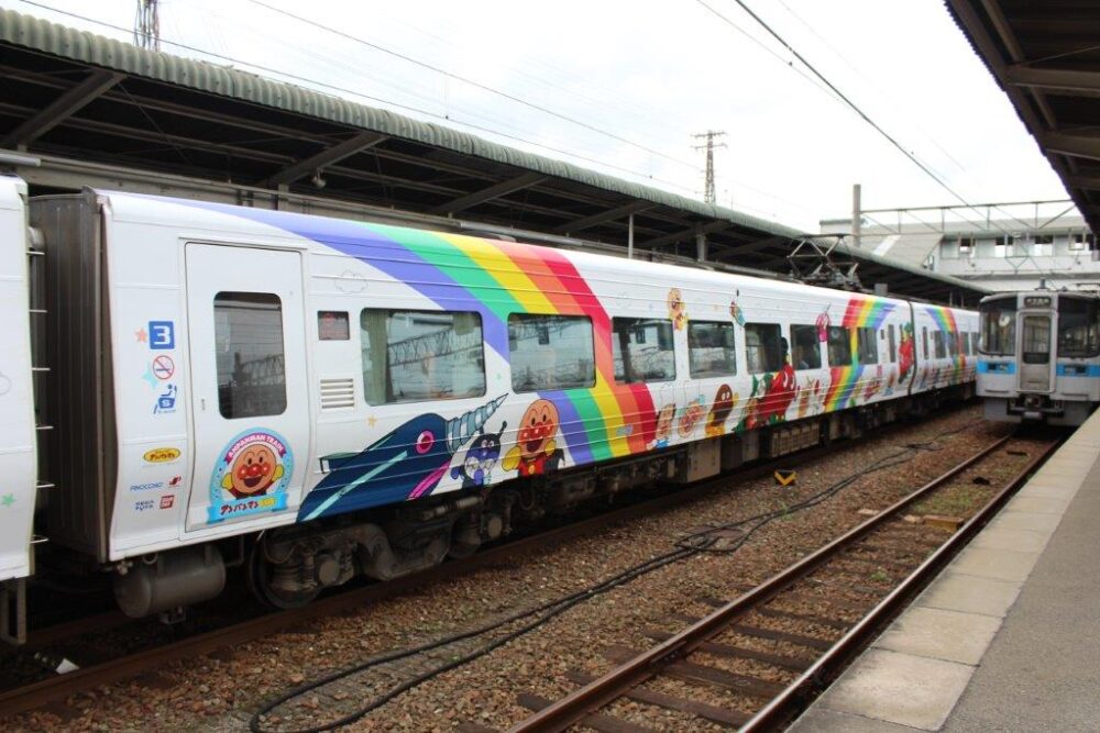 8000系アンパンマン列車