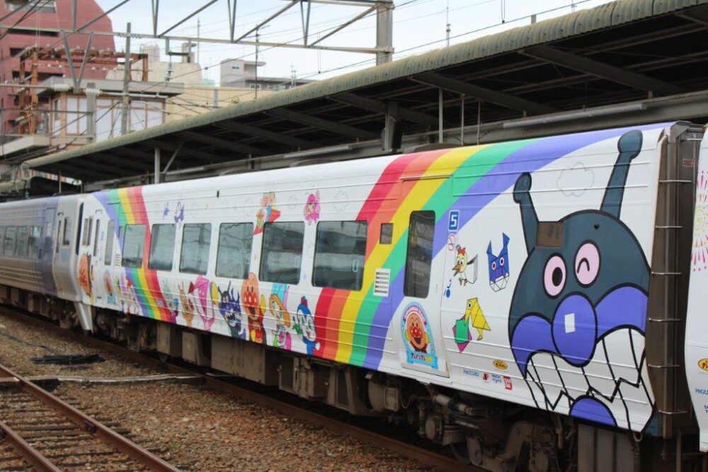 8000系アンパンマン列車