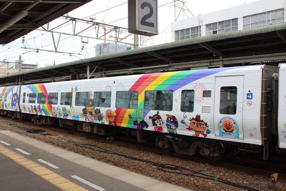 8000系アンパンマン列車