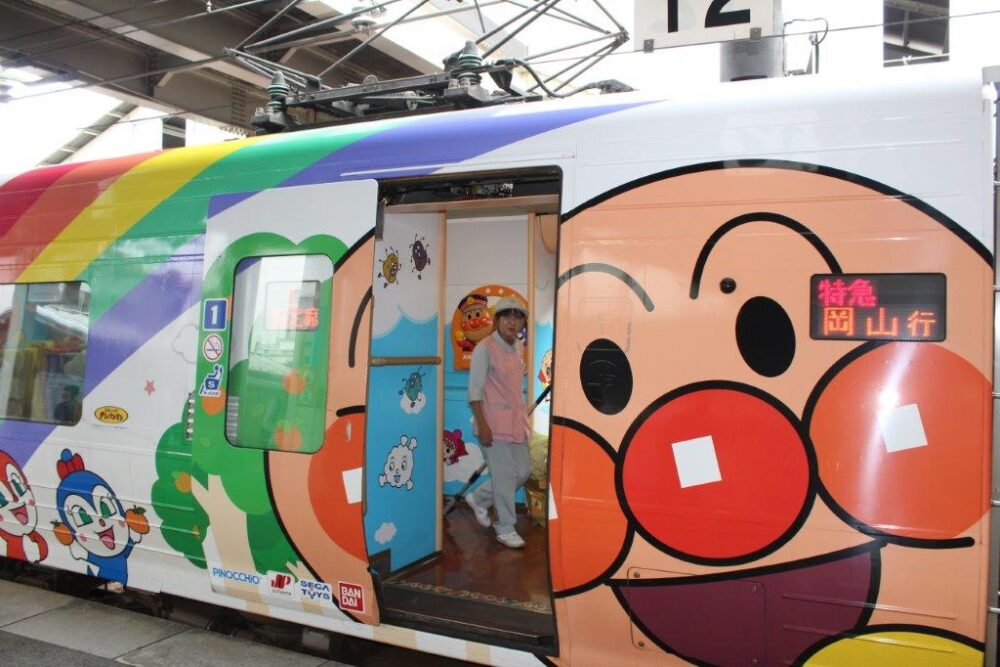 8000系アンパンマン列車