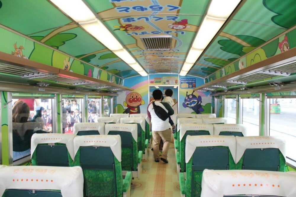 ゆうゆうアンパンマン車内