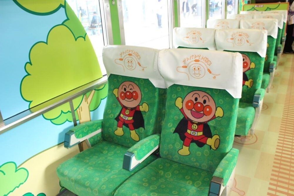 ゆうゆうアンパンマン車内