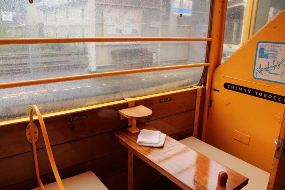 しまんトロッコ号車内