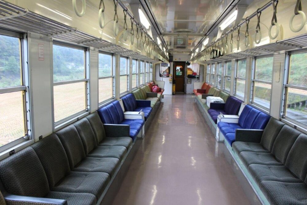 しまんトロッコ号車内