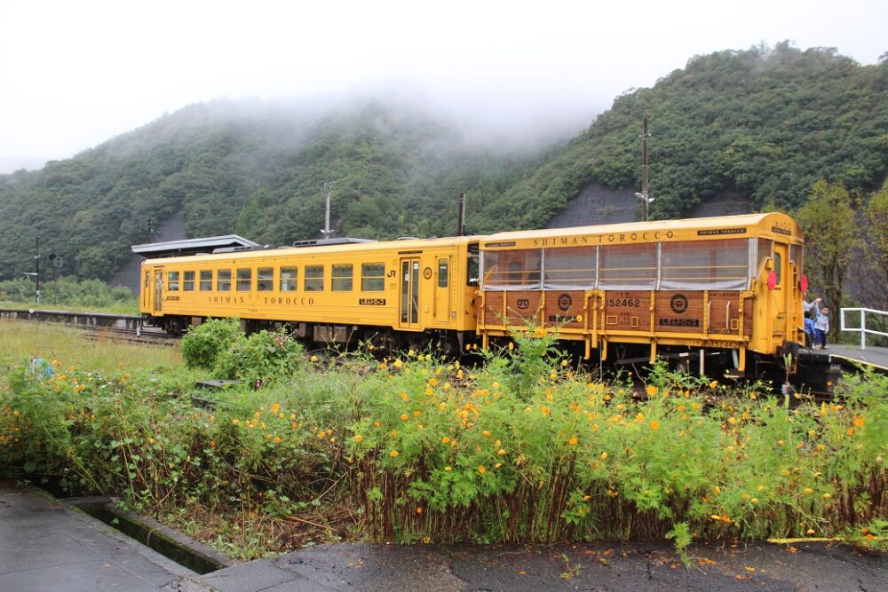 しまんトロッコ号