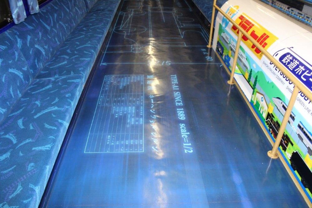 鉄道ホビートレイン車内
