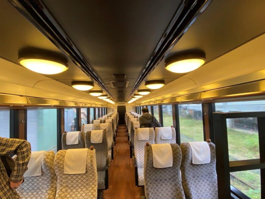 越乃Shu*Kura号車内