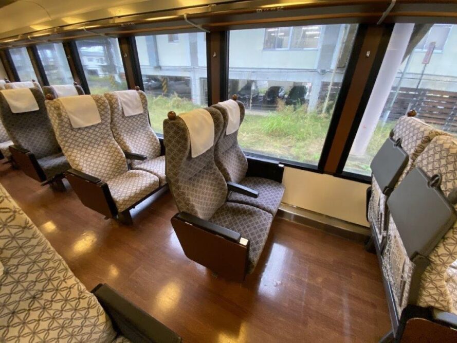 越乃Shu*Kura号車内