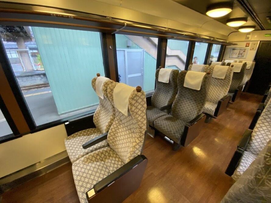 越乃Shu*Kura号車内