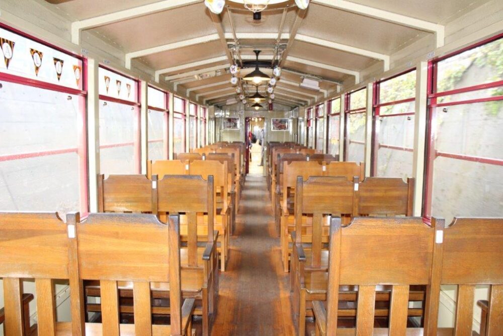 嵯峨野トロッコ列車車内