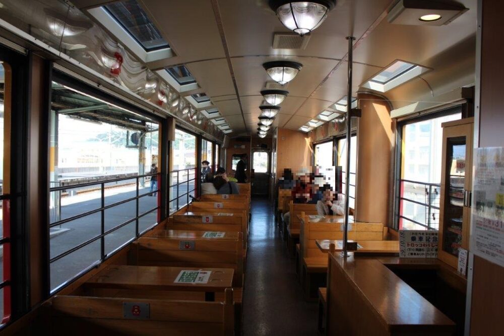 トロッコわっしー号車内