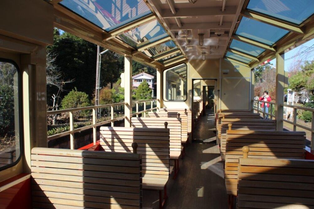 房総里山トロッコ号車内