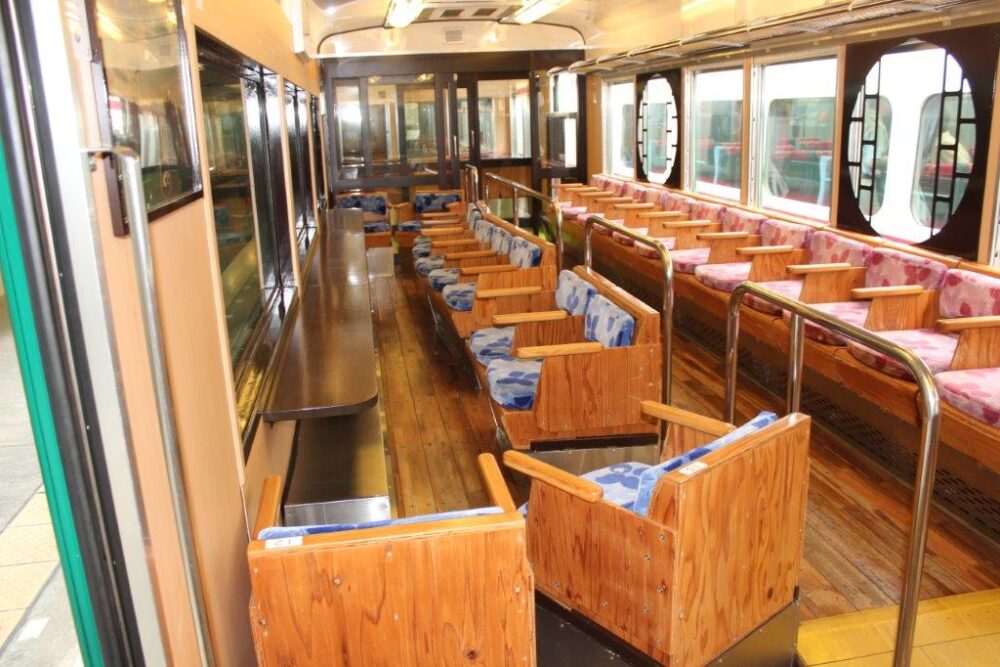 天空号車内