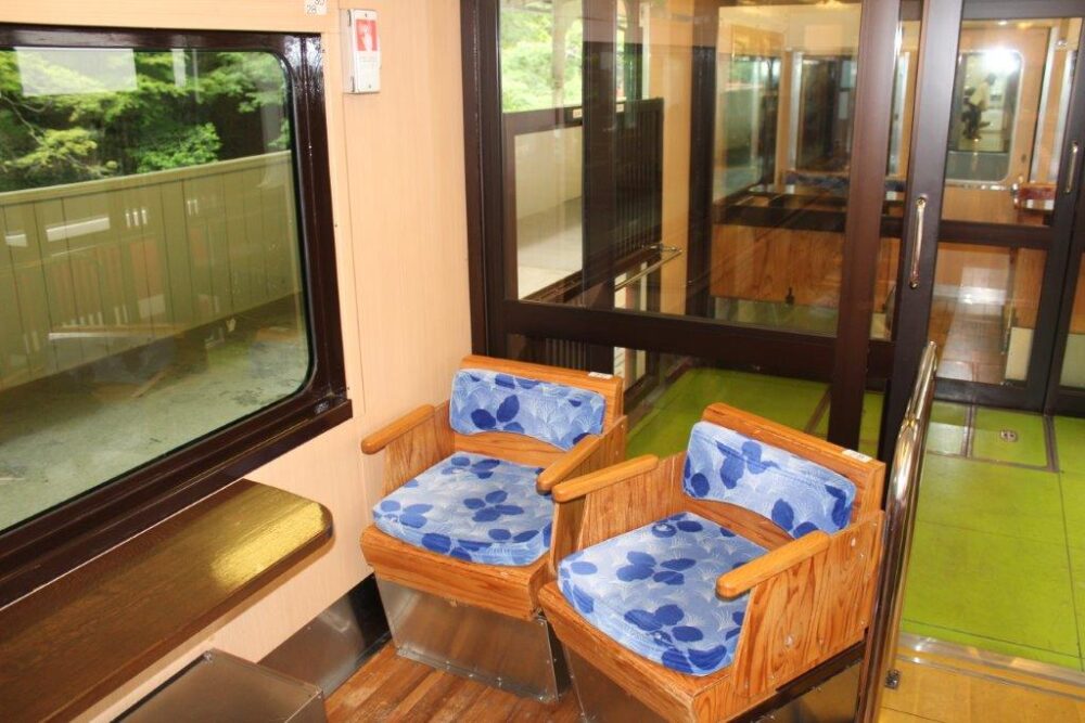 天空号車内