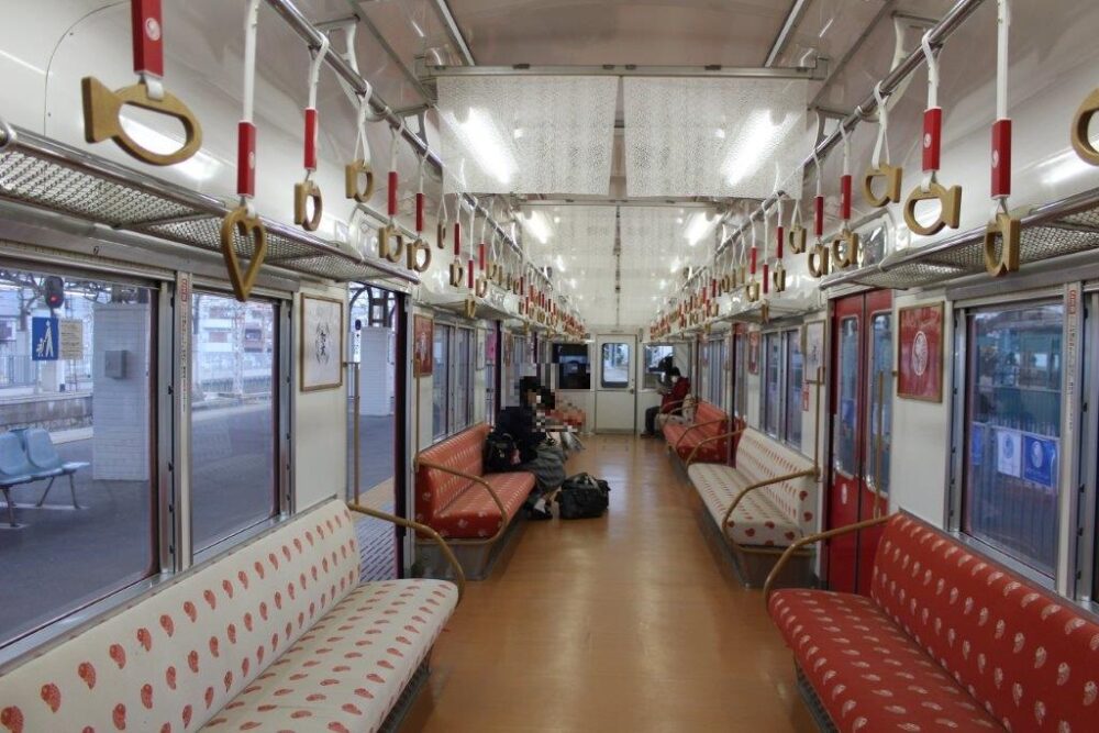 めでたいでんしゃさち車内