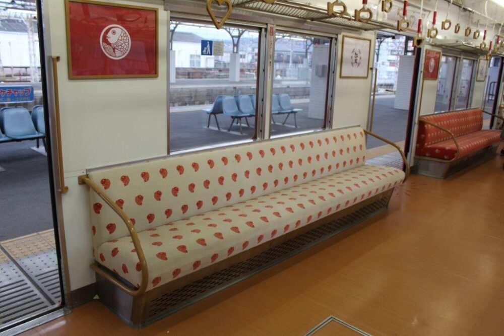 めでたいでんしゃさち車内
