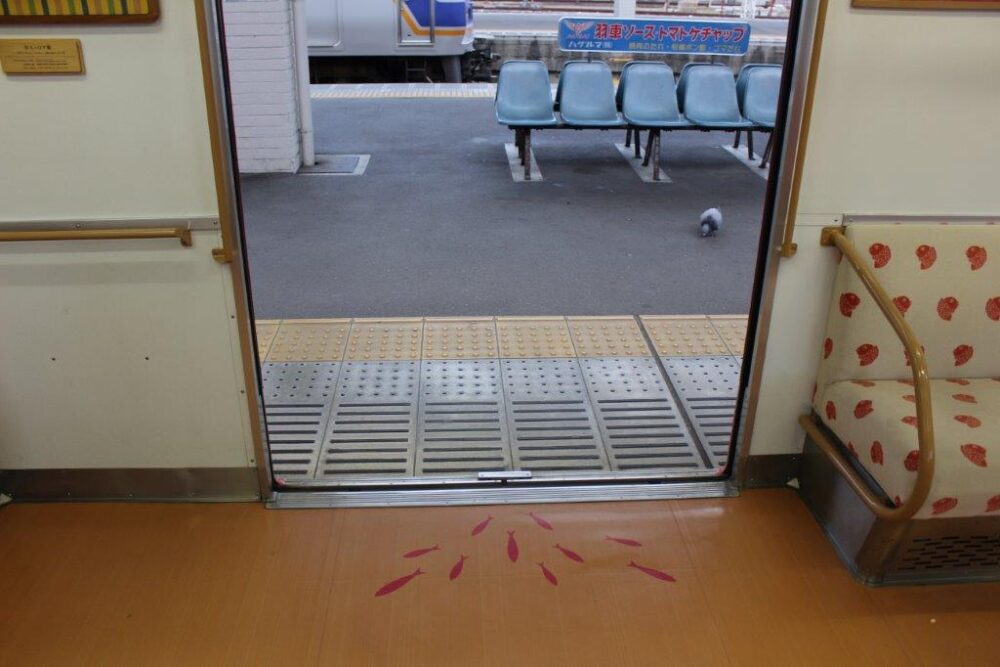 めでたいでんしゃさち車内