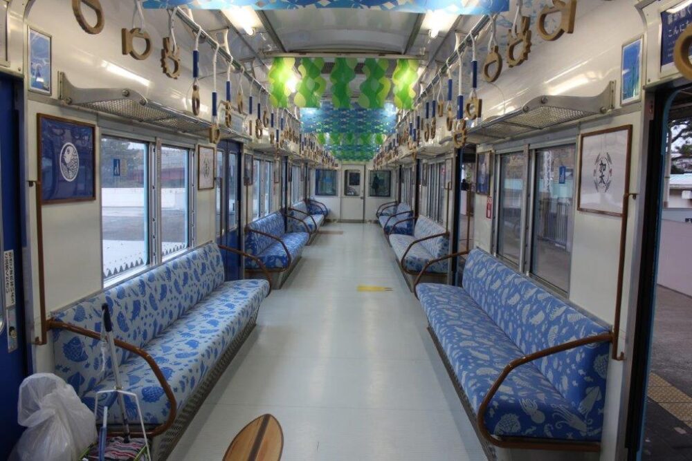 めでたいでんしゃかい車内