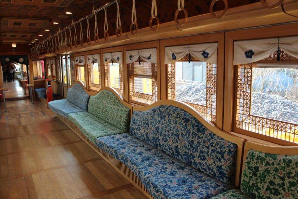 うめ星電車車内