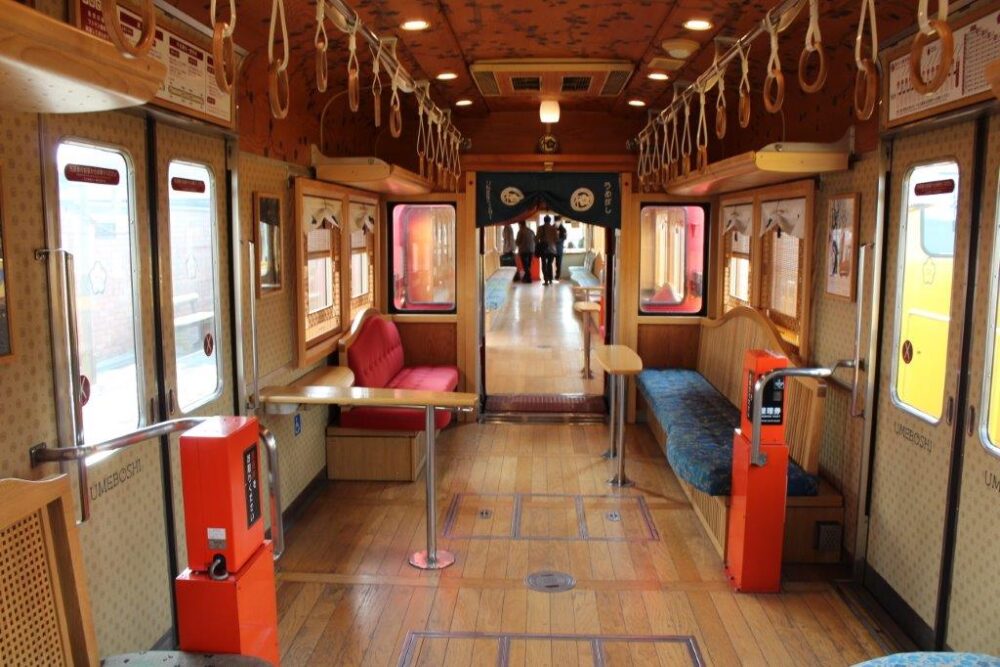 うめ星電車車内