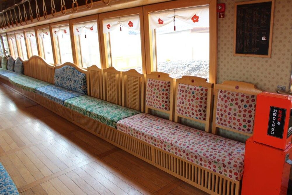 うめ星電車車内