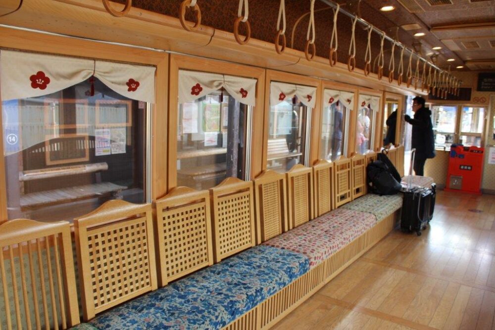うめ星電車車内