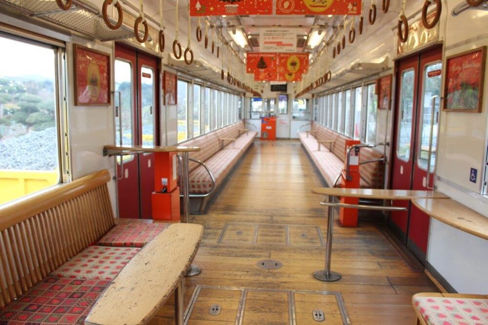 いちご電車車内