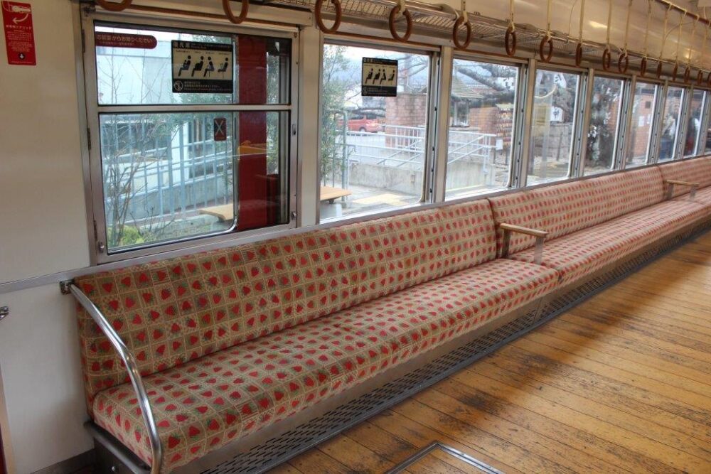 いちご電車車内