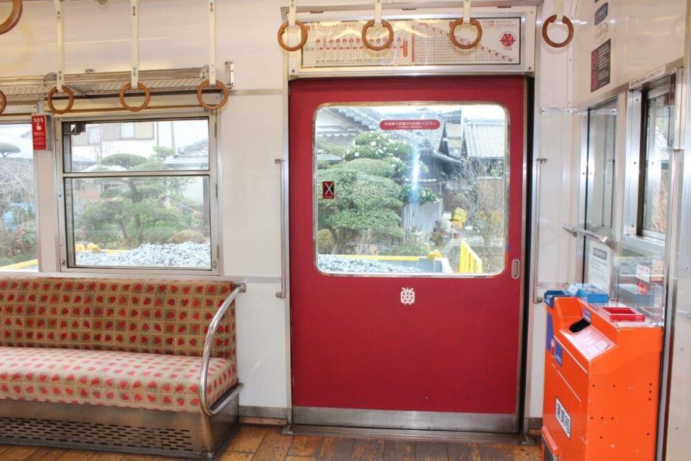 いちご電車車内