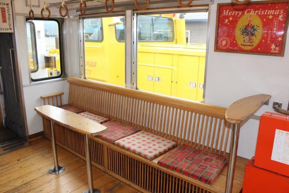 いちご電車車内
