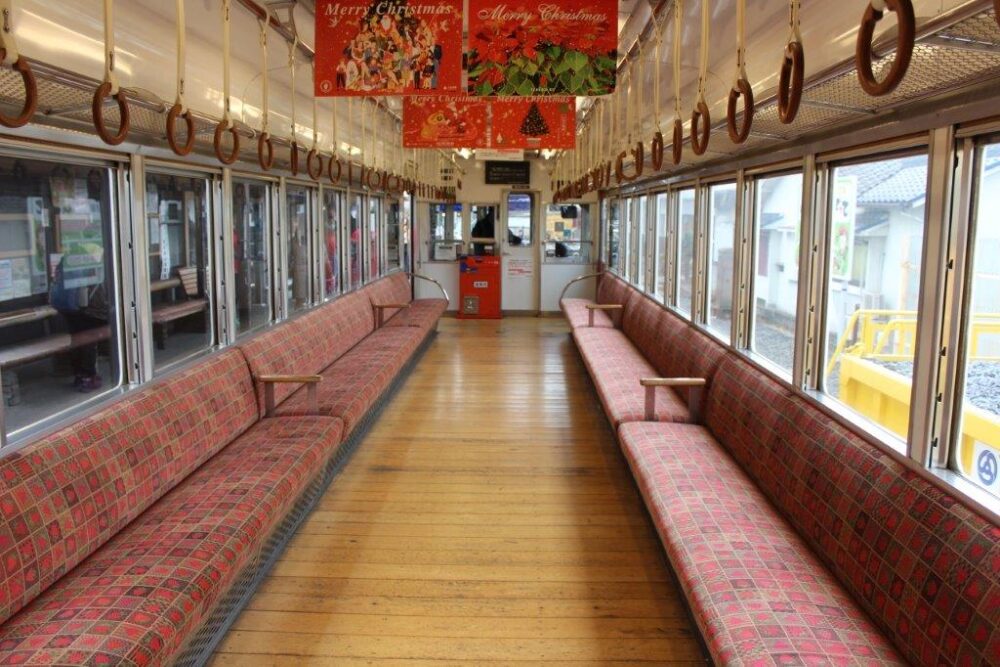 いちご電車車内
