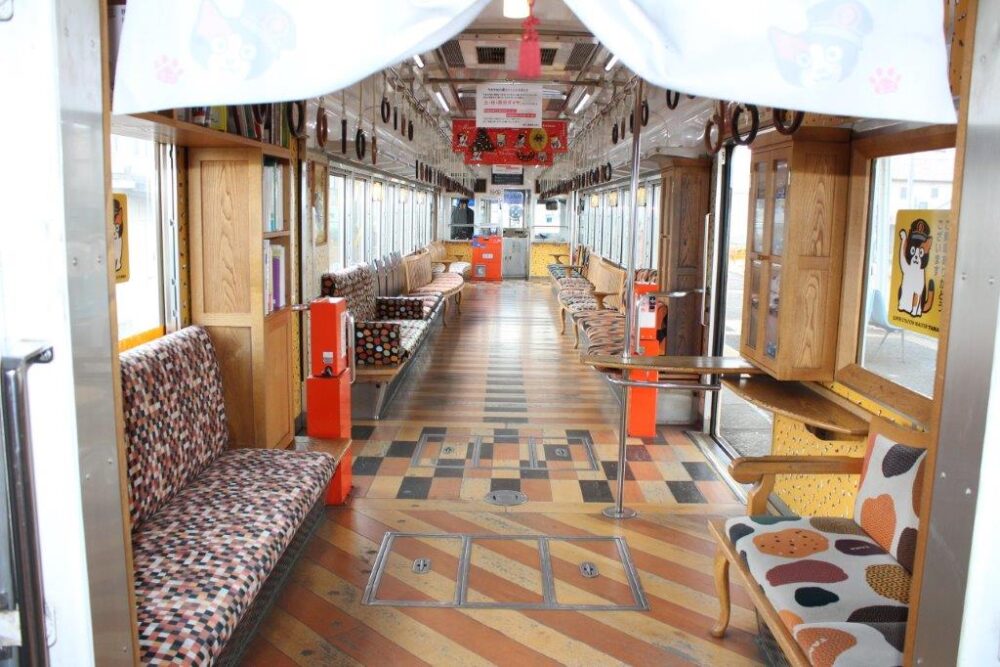 たま電車車内