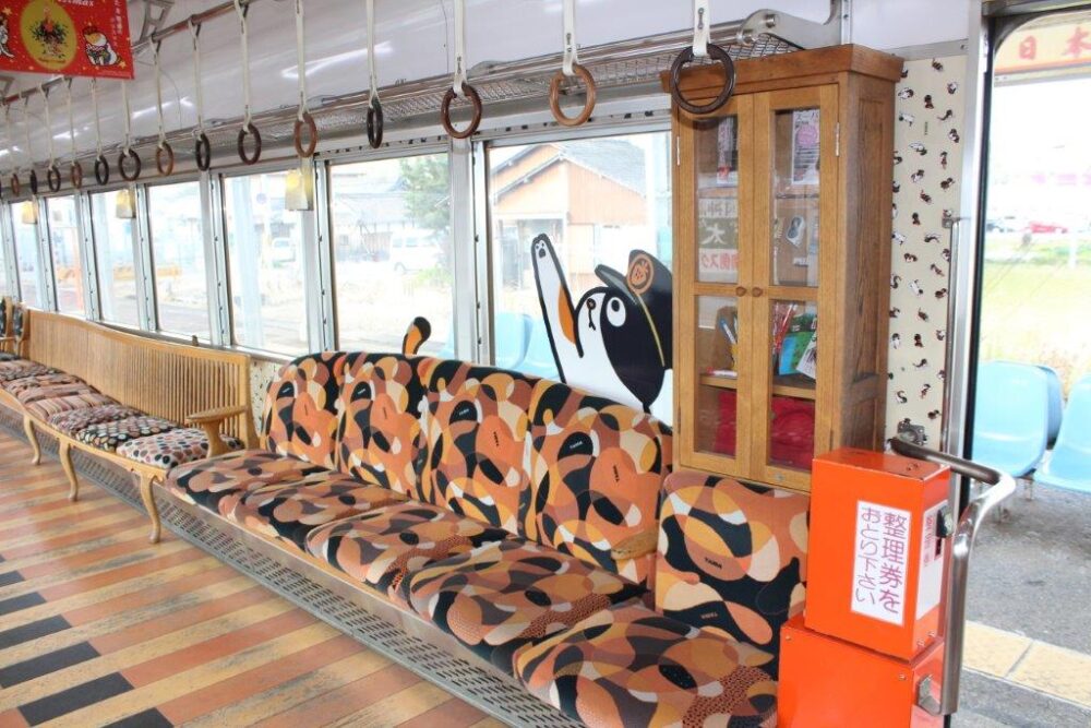 たま電車車内