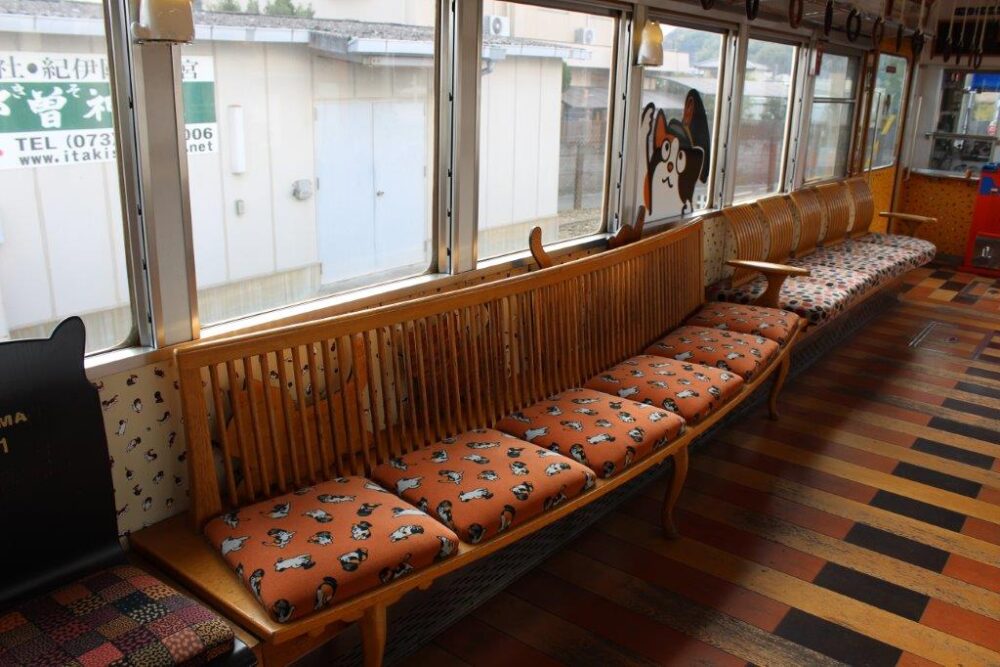 たま電車車内
