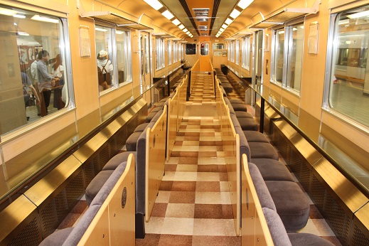 つどい号車内