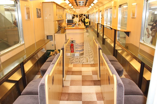 つどい号車内