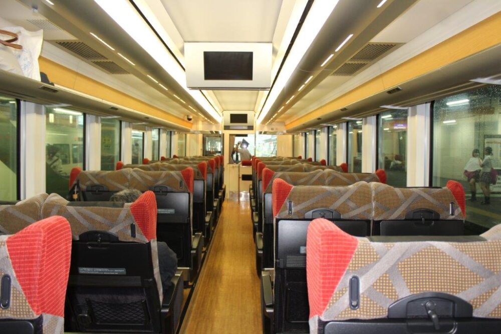 リゾートビューふるさと号車内