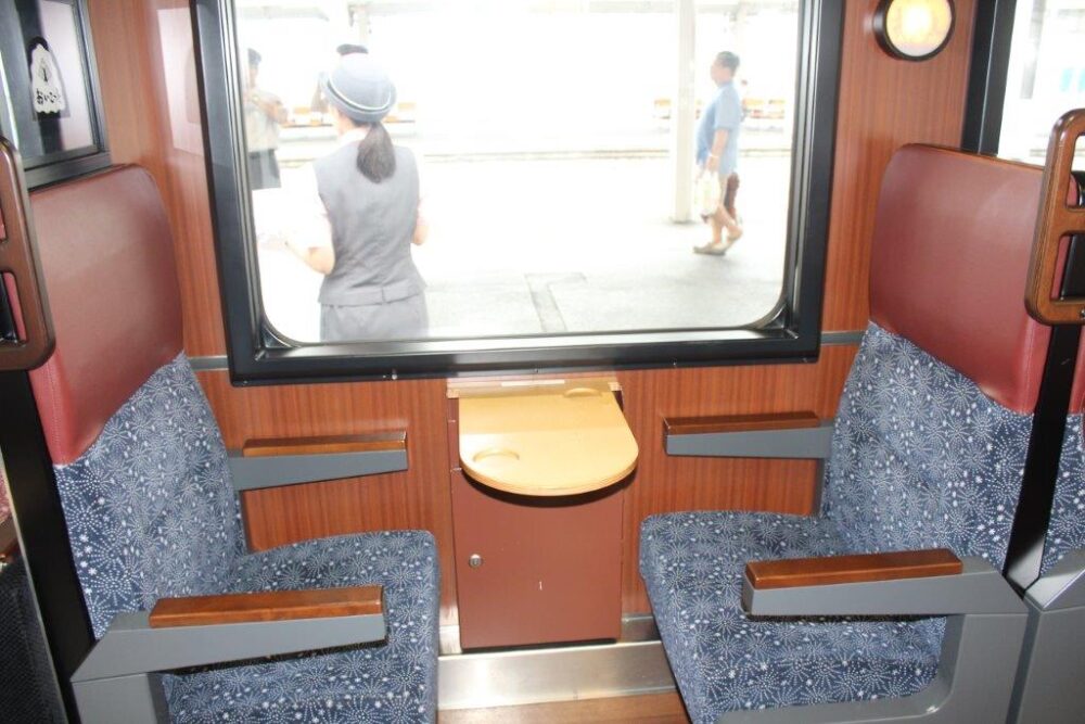 おいこっと号車内
